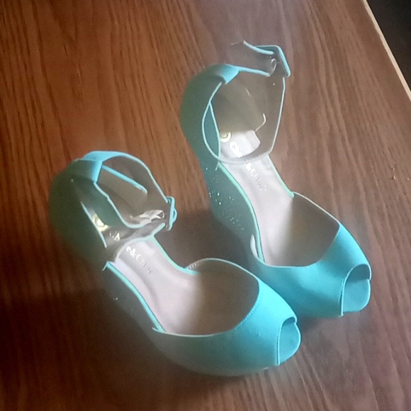 Nwt Platform heels - Picture 2 of 4